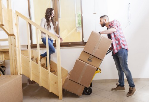 Practical storage facility for moving home in Richmond